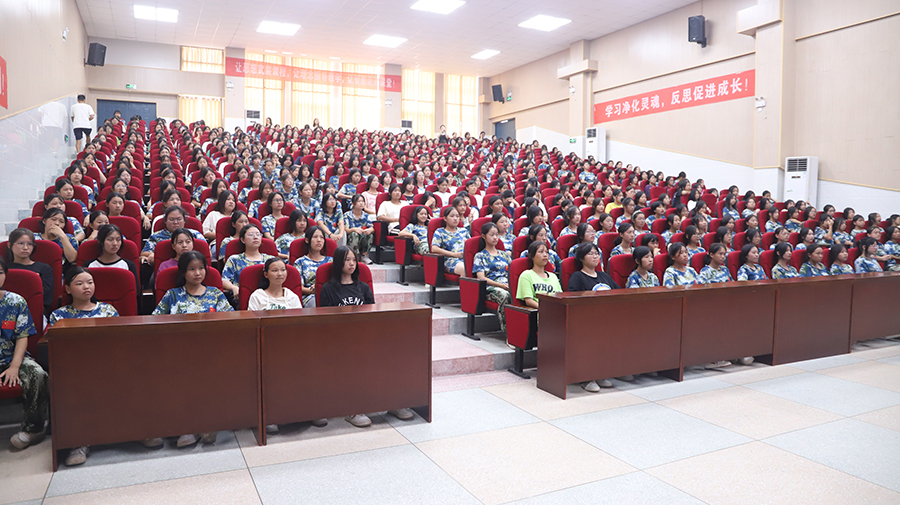 時光不語，靜待花開——懷化市新晃恒雅高級中學(xué)舉辦女生青春期健康教育講座